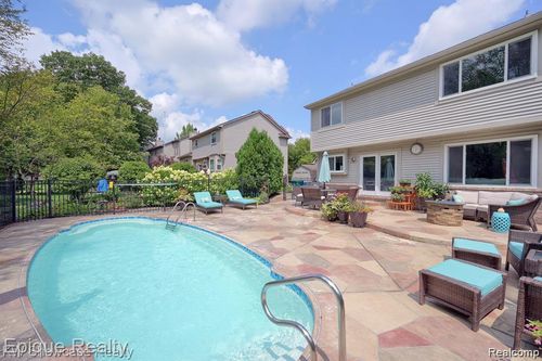 5421 Wentworth Dr, Commerce Twp, MI, 48382-4878 | Card Image