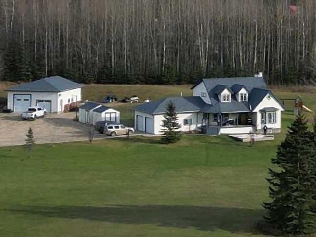 1 - 722025 Range Road 94, Home with 5 bedrooms, 3 bathrooms and null parking in Beaverlodge AB | Image 1