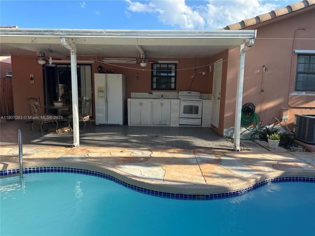 10075 Nw 129 Th Ter, House other with 3 bedrooms, 2 bathrooms and null parking in Hialeah Gardens FL | Image 16