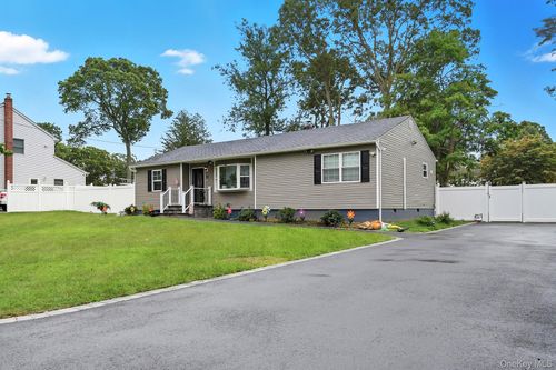 32 Ralph Ave, Lake Grove, NY, 11755-2919 | Card Image
