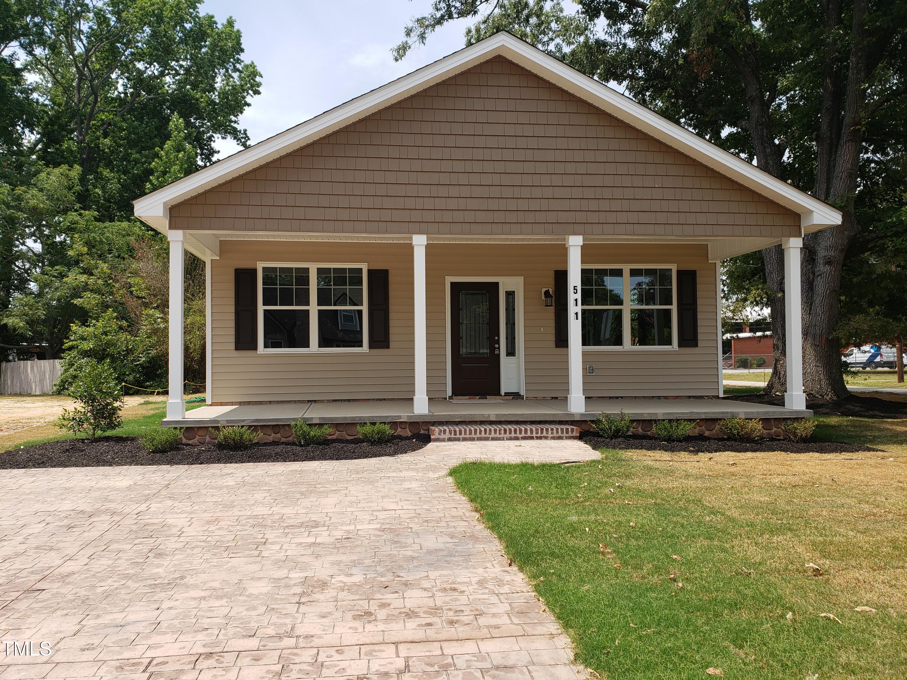Noble St, Selma, NC 27576
