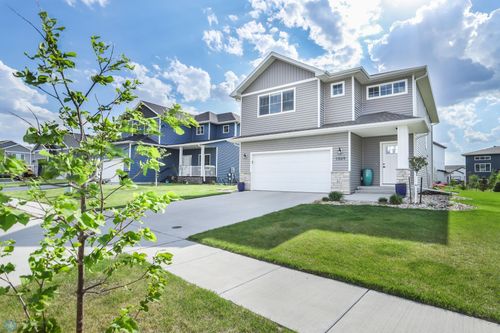 1069 Ashley Dr W, West Fargo, ND, 58078-8536 | Card Image