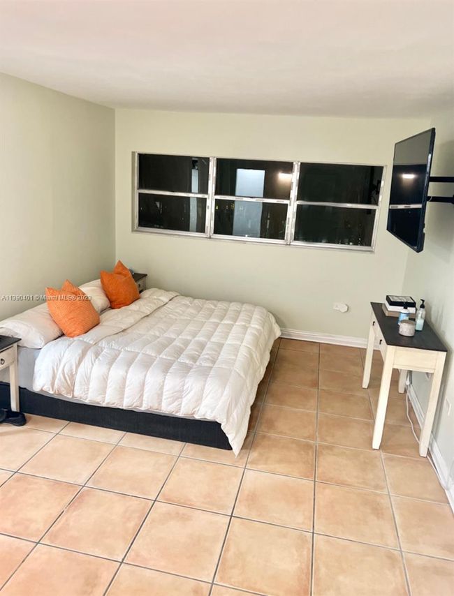 APT-5A - 1881 Washington Ave, Condo with 2 bedrooms, 2 bathrooms and null parking in Miami Beach FL | Image 12