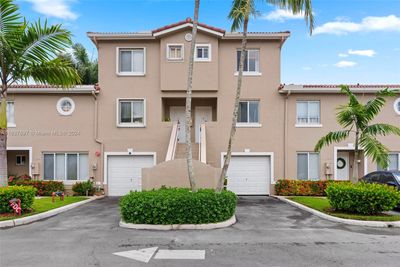 126 Riviera Cir, Townhouse with 3 bedrooms, 3 bathrooms and null parking in Weston FL | Image 3