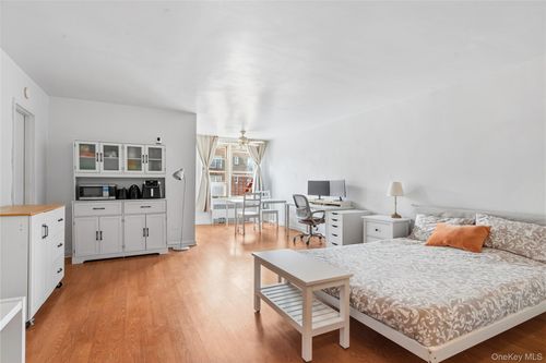 6p-67-25 Clyde St, Forest Hills, NY, 11375-4071 | Card Image
