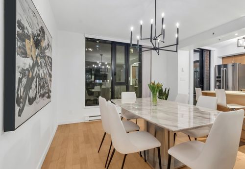 973 Mainland St, Vancouver, BC, V6B1T2 | Card Image