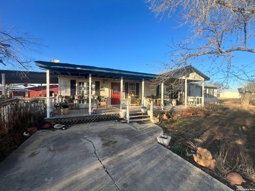 521 County Road 7713, Devine, TX, 78016-4550 | Card Image