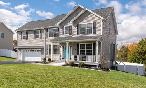 140 Stratford Dr, Poughkeepsie, NY, 12603-6837 | Card Image