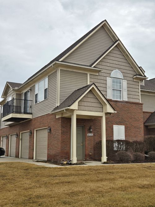 27316 Hidden Oaks Dr, Trenton, MI, 48183-3283 | Card Image