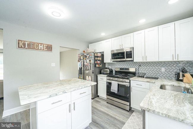 29 Holyoke Dr, House other with 4 bedrooms, 3 bathrooms and null parking in DELRAN NJ | Image 4