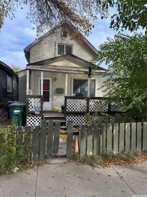 512 Av G S, Saskatoon, SK, S7M1V6 | Card Image