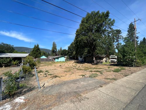 308 S Junction Ave, Cave Junction, OR, 97523-9016 | Card Image