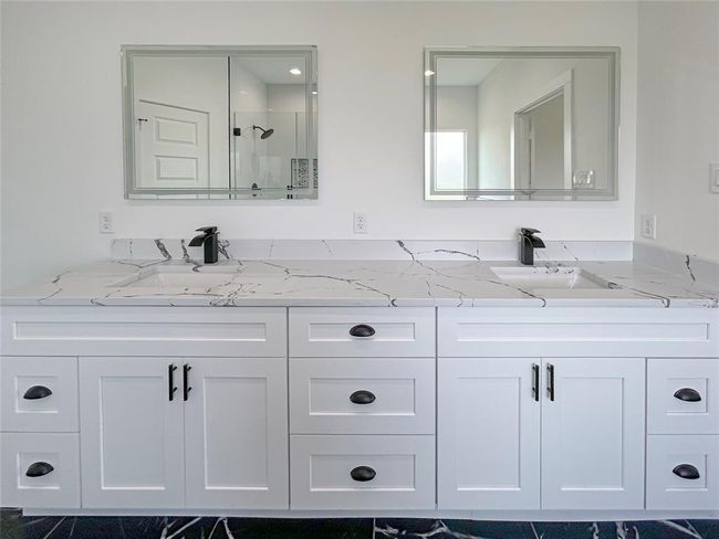 435 Angus Trl, House other with 4 bedrooms, 2 bathrooms and 2 parking in Angleton TX | Image 16