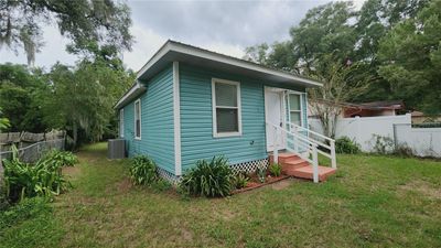 2211 Sw 1 St Street, House other with 2 bedrooms, 1 bathrooms and null parking in Ocala FL | Image 3