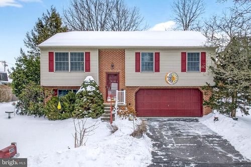 400 S Plum St, MOUNT JOY, PA, 17552-2710 | Card Image