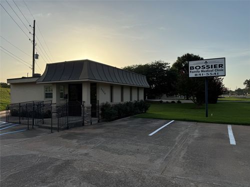 3330 Barksdale Blvd, Bossier City, LA, 71112-3802 | Card Image