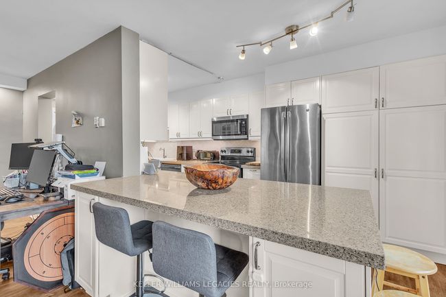 2001 - 1 Massey Sq, Condo with 2 bedrooms, 1 bathrooms and null parking in East York ON | Image 4