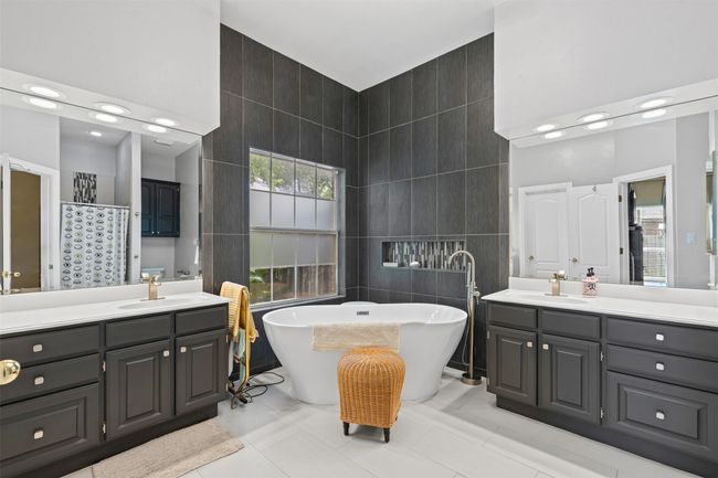 1104 Cherrywood Dr, House other with 3 bedrooms, 4 bathrooms and null parking in Cleburne TX | Image 19