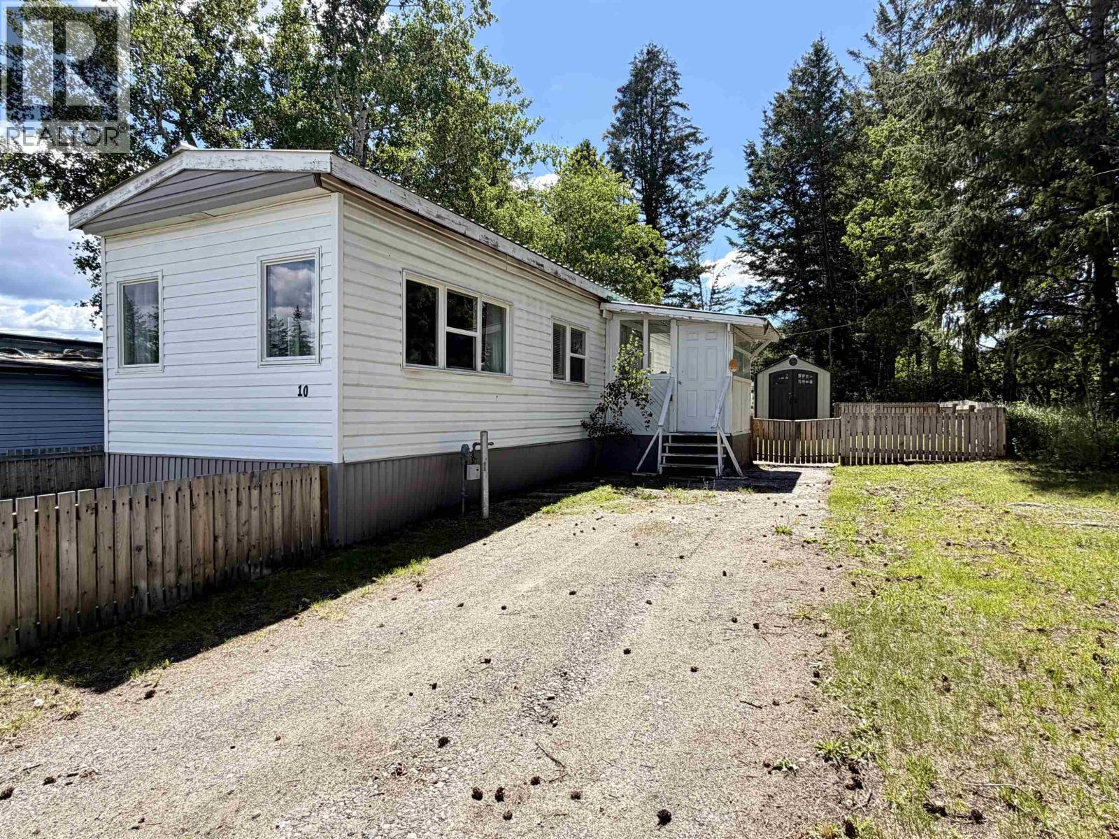 Residential in 103 Mile House
