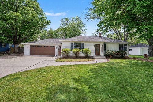 10504 Mary Ann St, Zeeland, MI, 49464-1442 | Card Image