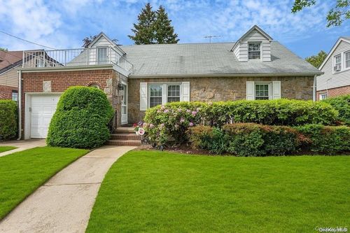 89 Beverly Ave, Floral Park, NY, 11001-3252 | Card Image