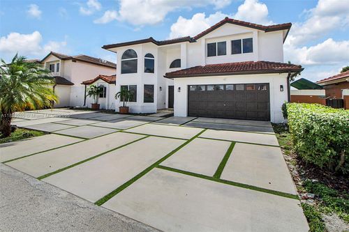 8416 Nw 201st St, Hialeah, FL, 33015-5978 | Card Image