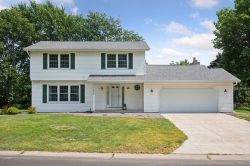 1834 Howell St N, Falcon Heights, MN, 55113-5504 | Card Image