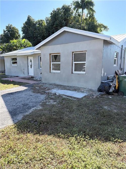 3000 Poinciana Dr, NAPLES, FL, 34105-2812 | Card Image