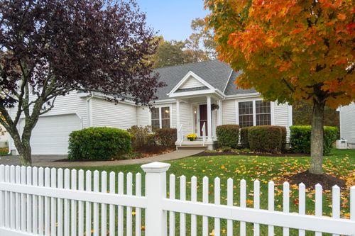 40-40 Spinnaker Dr, Niantic, CT, 06357-1611 | Card Image