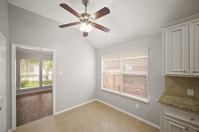 13003 Castlewind Ln, House other with 4 bedrooms, 2 bathrooms and 2 parking in Pearland TX | Image 8