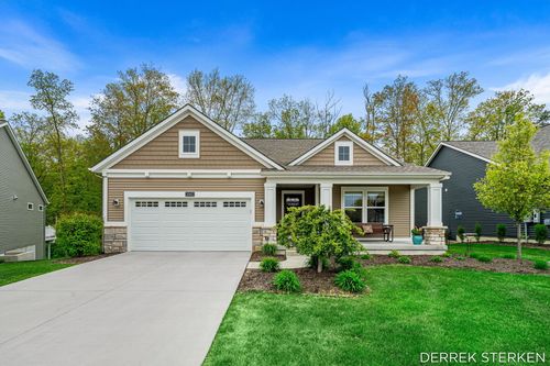2062 Flowering Dr, Hudsonville, MI, 49426-9045 | Card Image