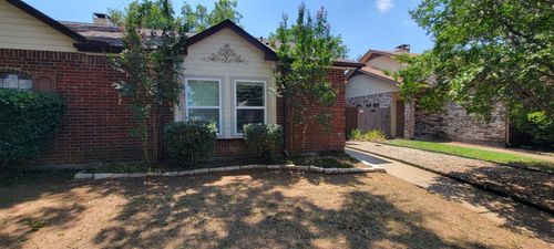 719 Normandy Dr, Euless, TX, 76039-4019 | Card Image