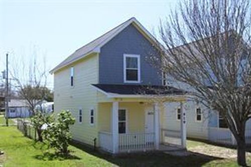 919 N Avenue C, Freeport, TX, 77541-3843 | Card Image