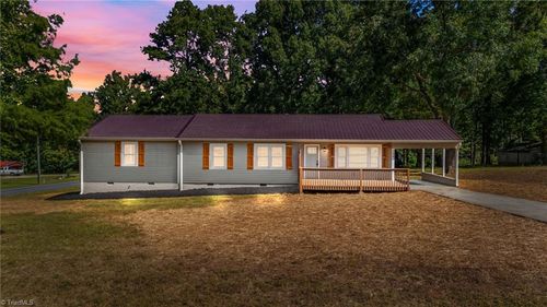 204 1st Cir, Lexington, NC, 27292-0614 | Card Image