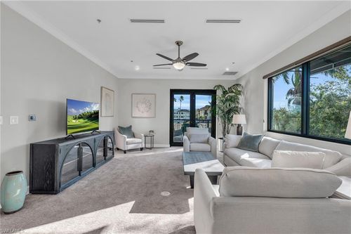 428 9th St, NAPLES, FL, 34102-6424 | Card Image