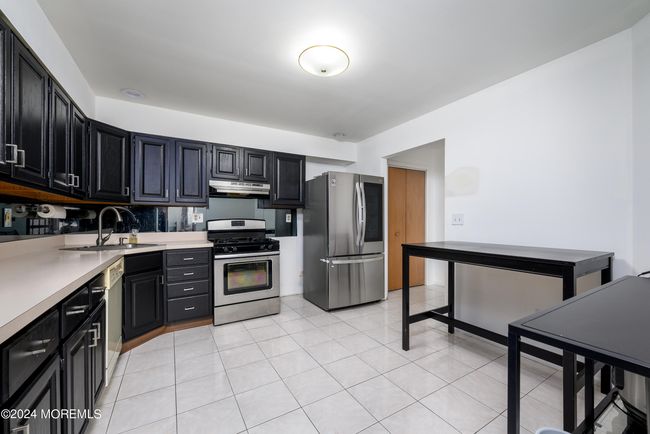 APT-5 - 40 W 13 Th St, Condo with 3 bedrooms, 2 bathrooms and null parking in Bayonne NJ | Image 8