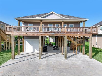 976 Albatross Lane, House other with 4 bedrooms, 2 bathrooms and null parking in Crystal Beach TX | Image 2