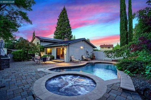 2 Kulani Ln, Pleasant Hill, CA, 94523-2516 | Card Image