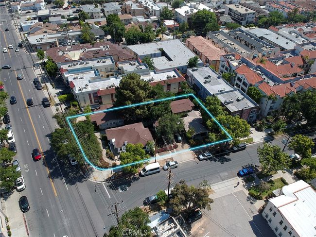 241 N Verdugo, Home with 32 bedrooms, 32 bathrooms and 3 parking in Glendale CA | Image 17