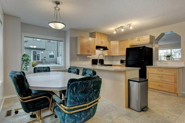 95 - 105 Drake Landing Common, Home with 4 bedrooms, 2 bathrooms and 2 parking in Okotoks AB | Image 12