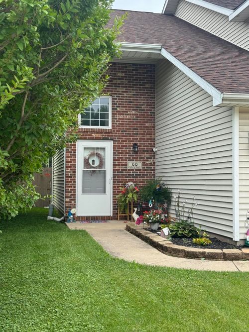 60 Lukes Ct, Hobart, IN, 46342-3071 | Card Image