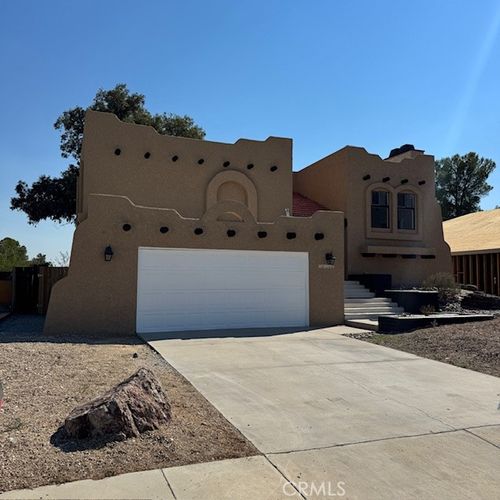 15682 Kingswood Dr, Victorville, CA, 92395 | Card Image