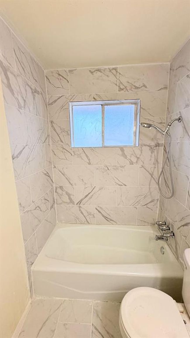 21514 Greenham Dr, House other with 3 bedrooms, 2 bathrooms and 2 parking in Spring TX | Image 14