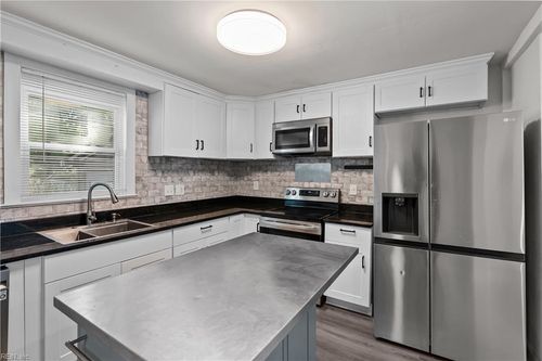 3105 Elm Ave, Portsmouth, VA, 23704-7020 | Card Image