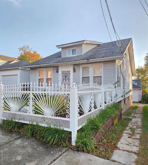 4528 Wilder Ave, Bronx, NY, 10466-1014 | Card Image