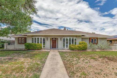 1020 Nottingham Dr, Carrollton, TX, 75007-4819 | Card Image