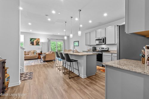 12034 Wooden Trace Dr, Louisville, KY, 40229-8382 | Card Image