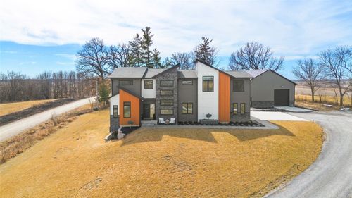 4615 Elynn Ln Ne, Solon, IA, 52333-1211 | Card Image