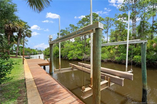 1339 Se Coral Reef St, House other with 3 bedrooms, 2 bathrooms and 2 parking in Port Saint Lucie FL | Image 9
