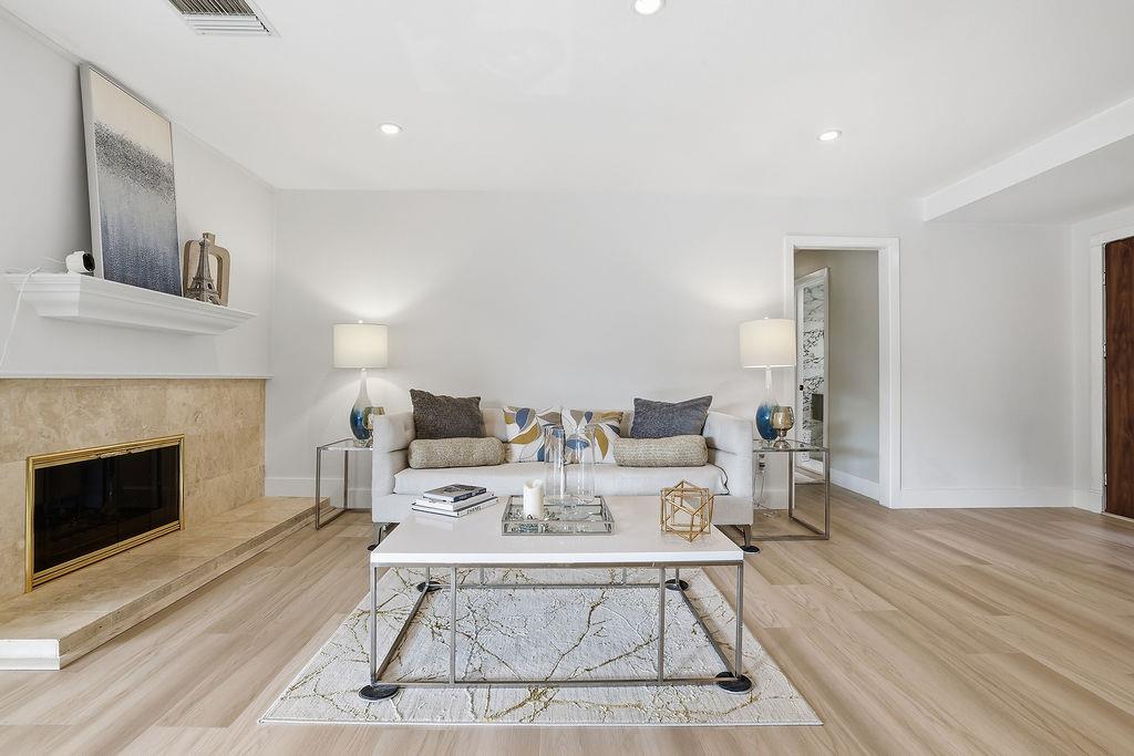 Residential in West Hills (los Angeles) 4